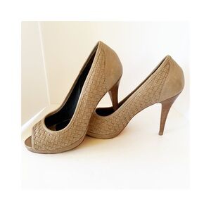 (4 for $20) DONALD PLINER Heels Sz 8